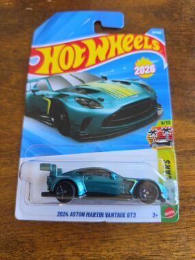 Hot Wheels 2026 Aston Martin Vantage GT3 Exotic Cars Series 9/10 New on Card